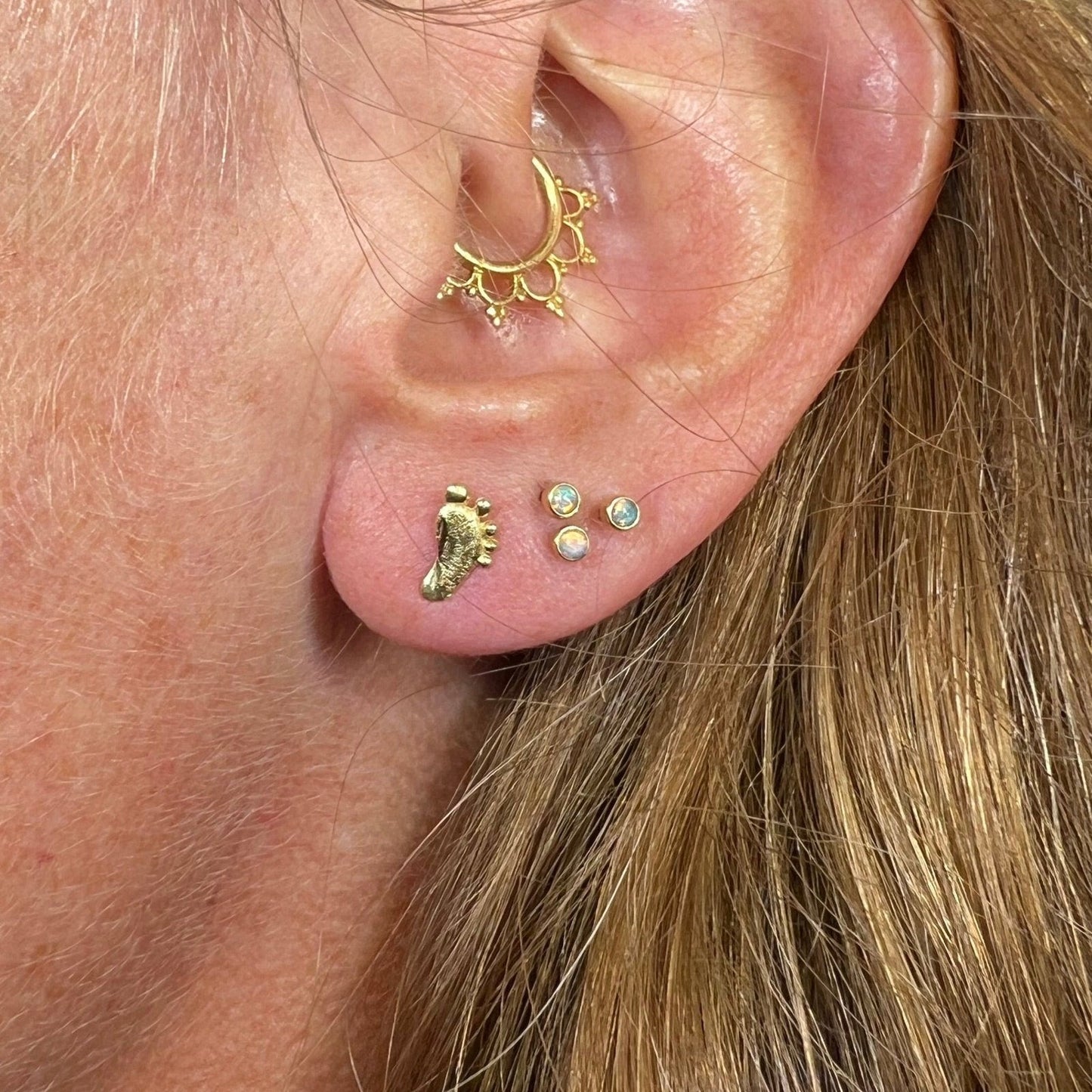 14k Yellow Gold 70's BAREFOOT Beach Sandy Toes Earrings. Tiny!
