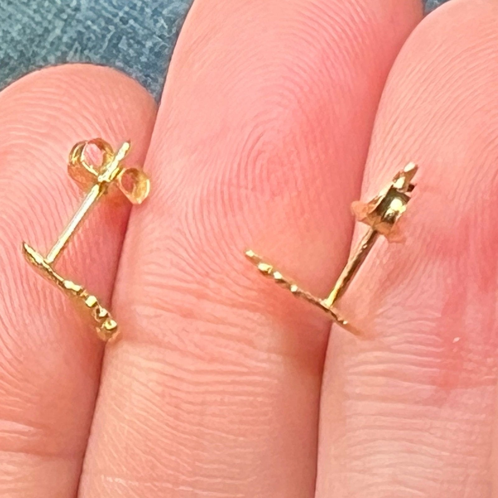 14k Yellow Gold 70's BAREFOOT Beach Sandy Toes Earrings. Tiny!
