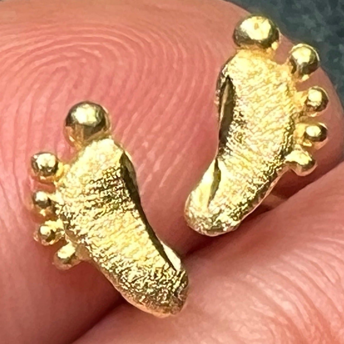 14k Yellow Gold 70's BAREFOOT Beach Sandy Toes Earrings. Tiny!