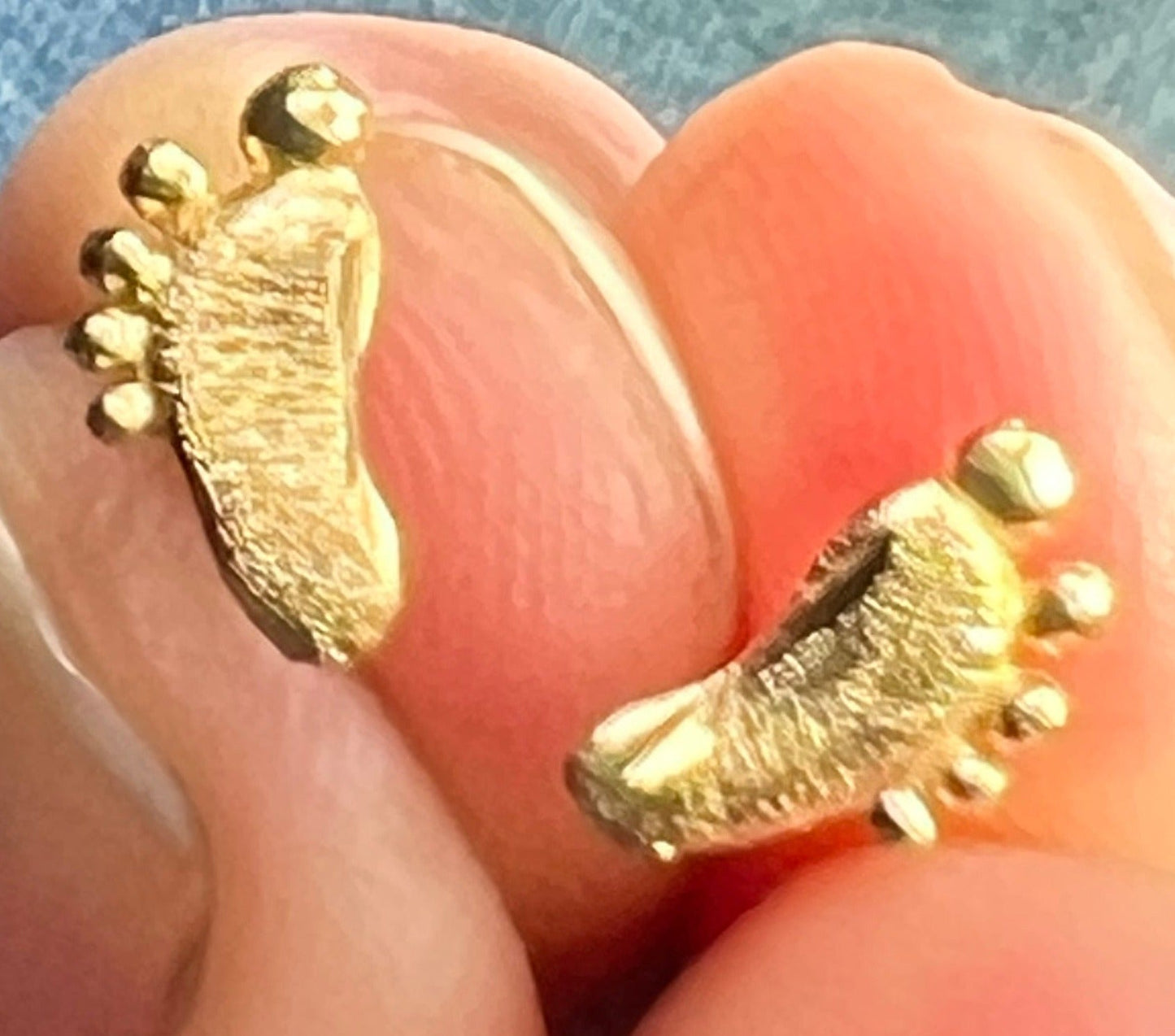 14k Yellow Gold 70's BAREFOOT Beach Sandy Toes Earrings. Tiny!