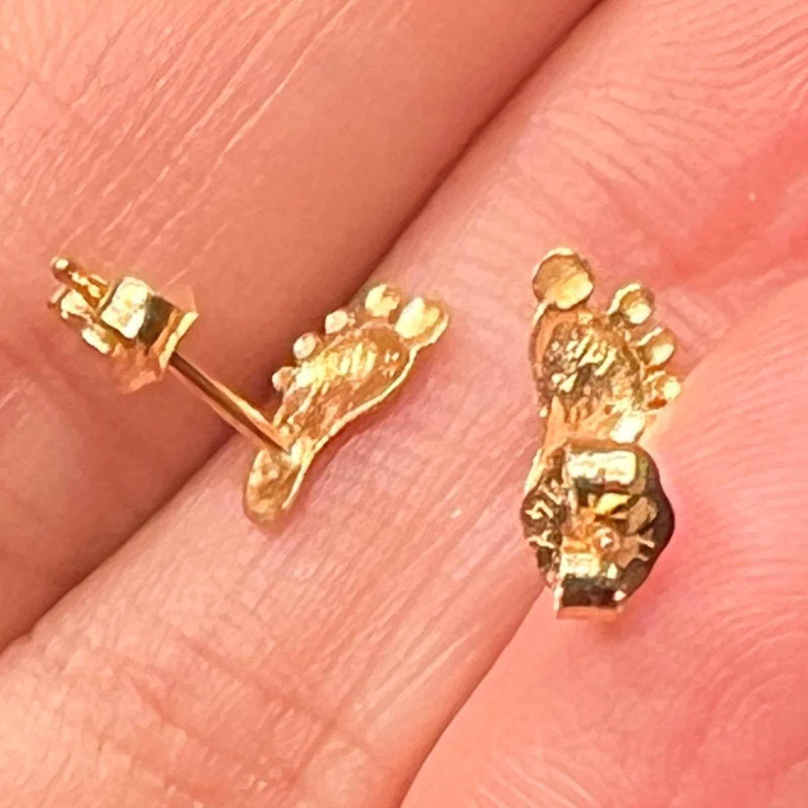 14k Yellow Gold 70's BAREFOOT Beach Sandy Toes Earrings. Tiny!