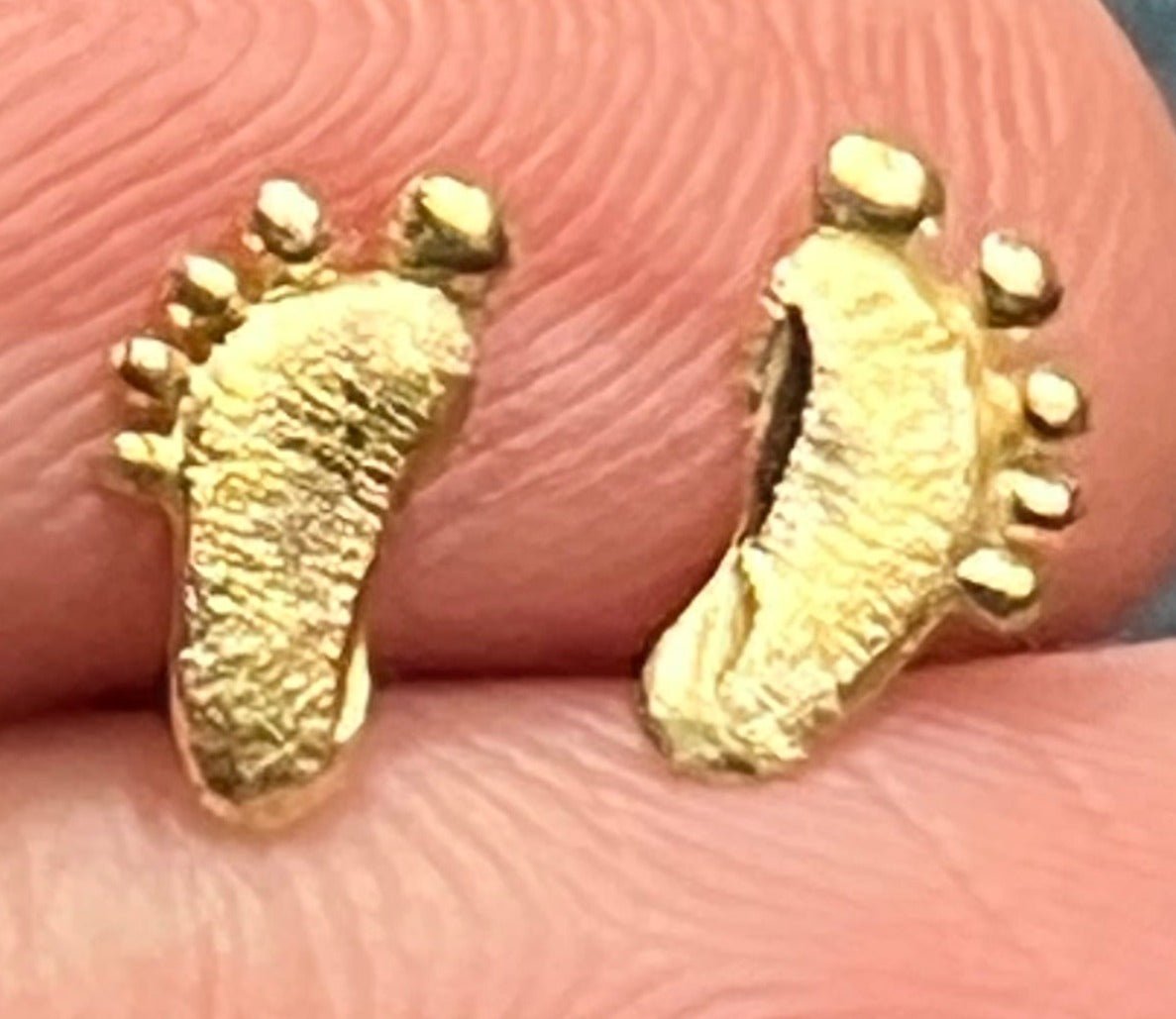 14k Yellow Gold 70's BAREFOOT Beach Sandy Toes Earrings. Tiny!