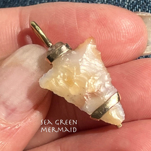 14k Yellow Gold ARROWHEAD Pendant. Hand-Knapped Agate