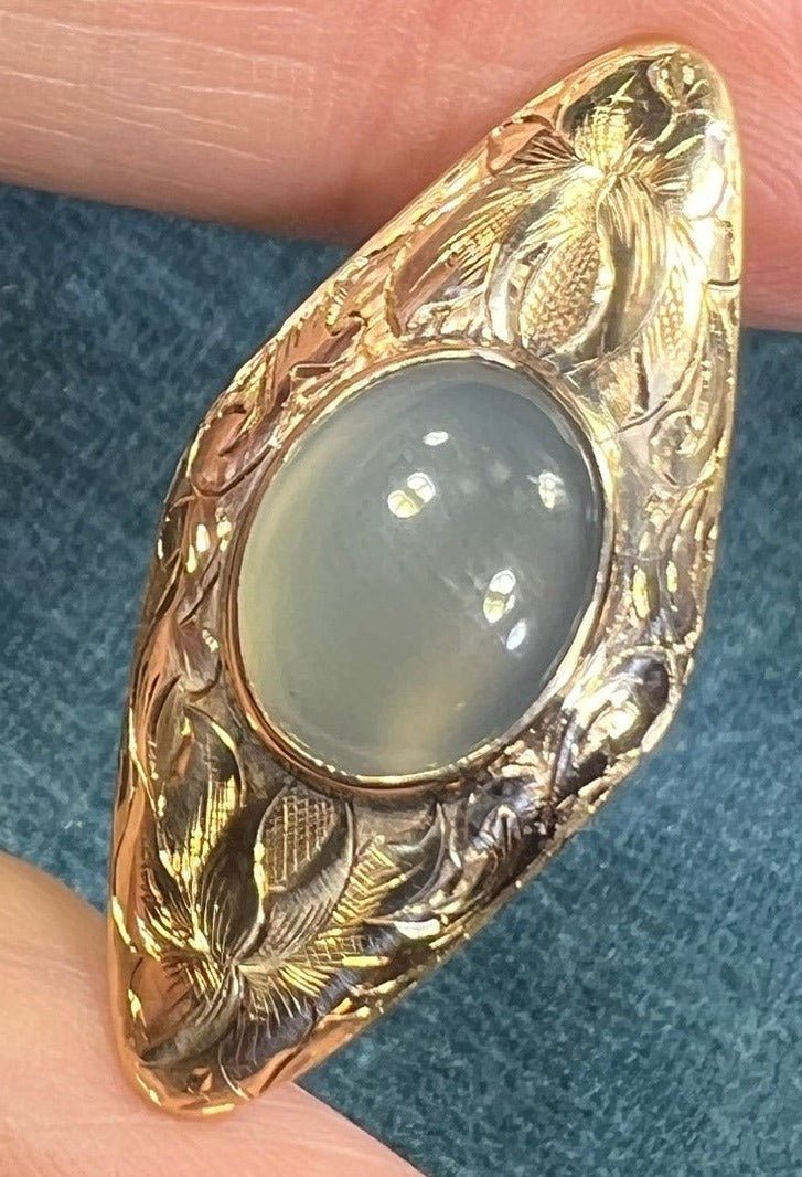 14k Yellow Gold Cats Eye Moonstone Pendant. Victorian Filigree