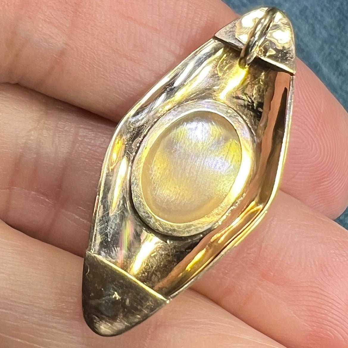 14k Yellow Gold Cats Eye Moonstone Pendant. Victorian Filigree