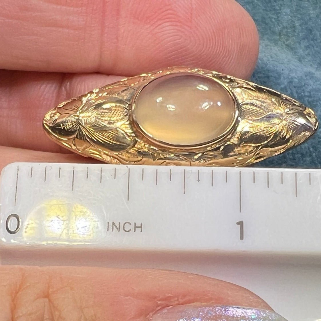 14k Yellow Gold Cats Eye Moonstone Pendant. Victorian Filigree