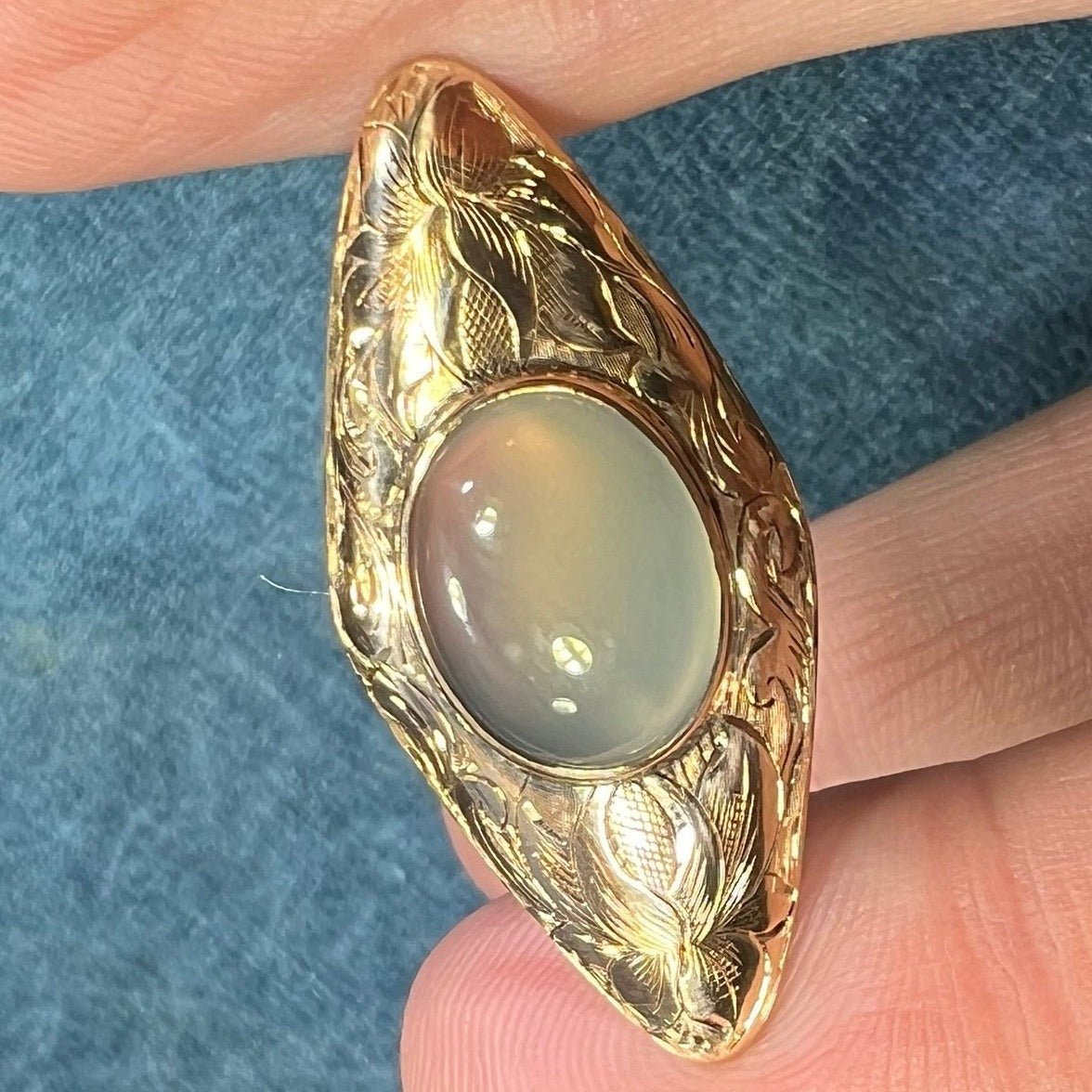 14k Yellow Gold Cats Eye Moonstone Pendant. Victorian Filigree