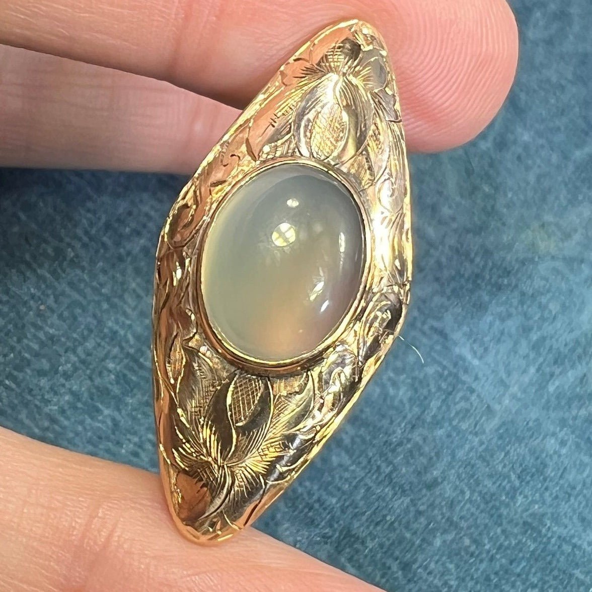 14k Yellow Gold Cats Eye Moonstone Pendant. Victorian Filigree