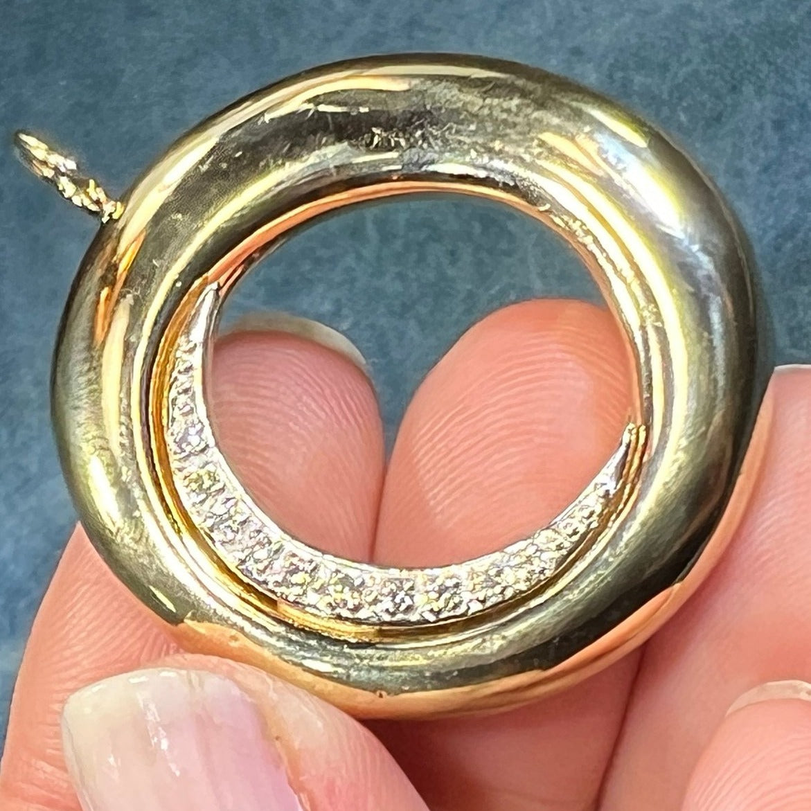 14k Yellow Gold Circle Pendant w Diamond Crescent Moon. 1.7" + 6g