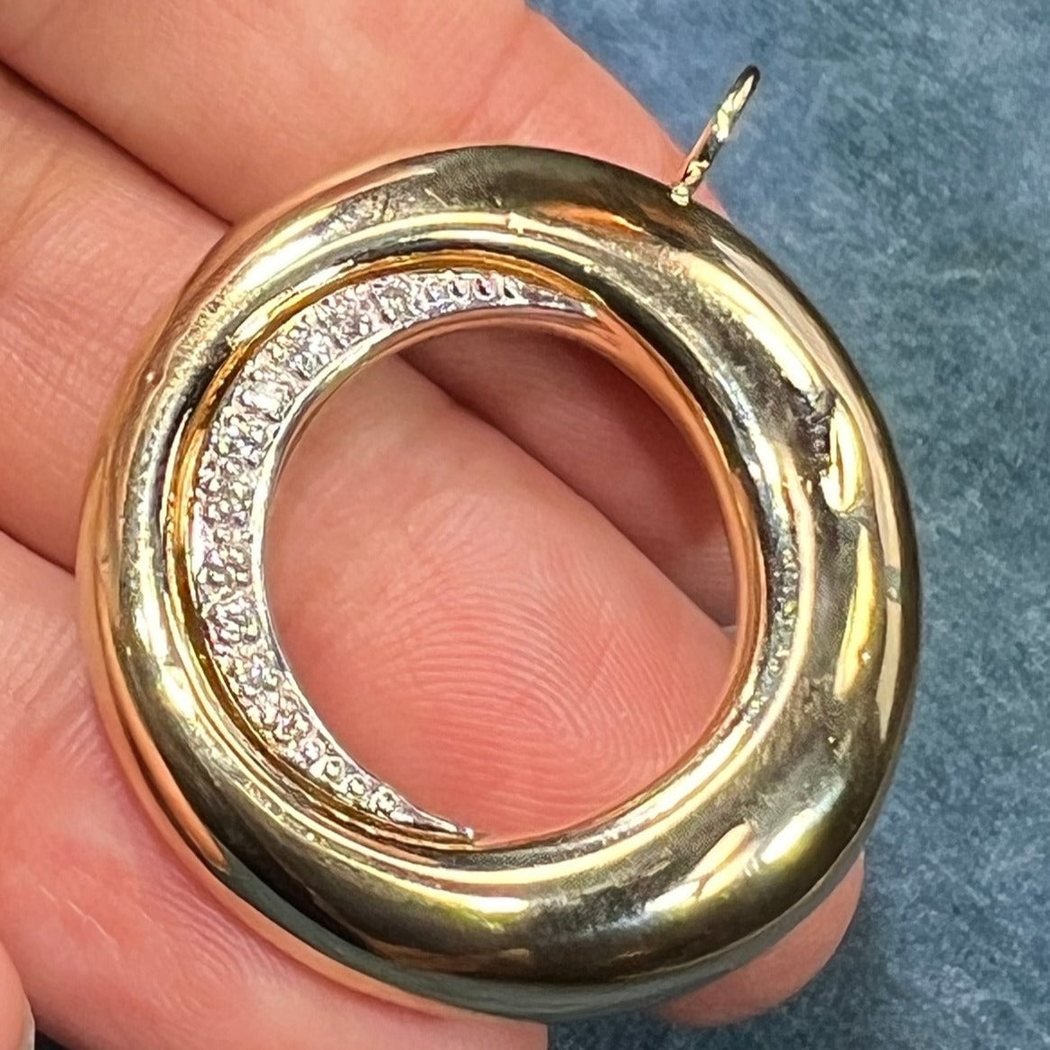 14k Yellow Gold Circle Pendant w Diamond Crescent Moon. 1.7" + 6g