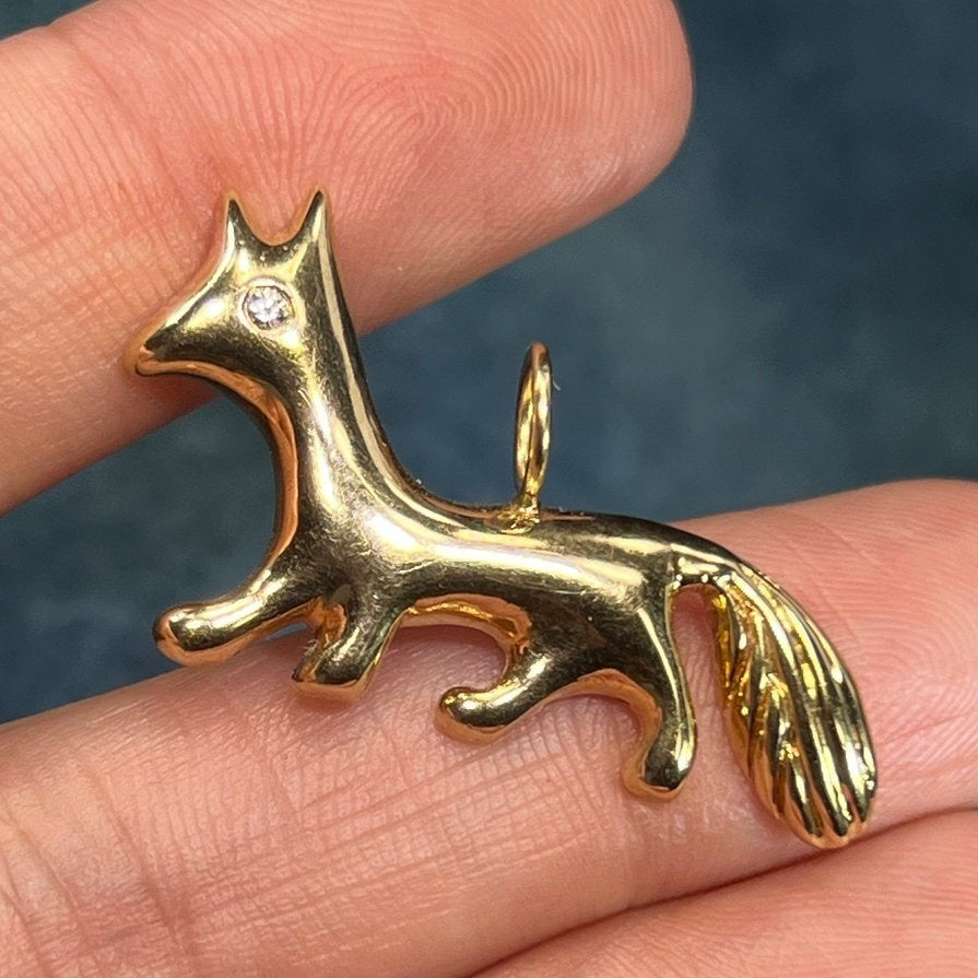 14k Yellow Gold Feisty Fox Pendant w Diamond Eye. 1.25"