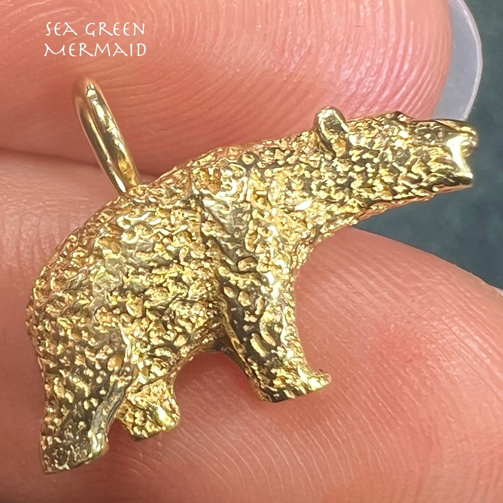 14k Yellow Gold Grizzly Bear Pendant. 3/4"