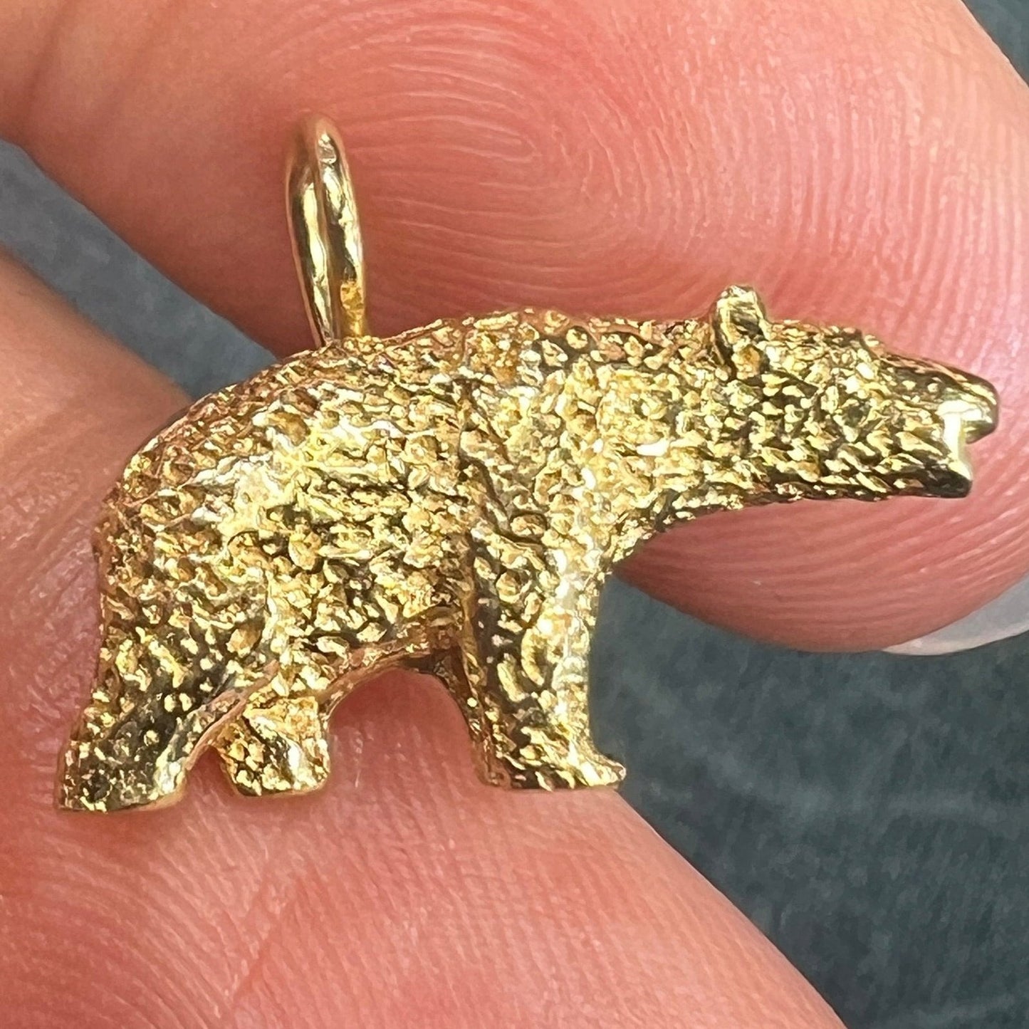 14k Yellow Gold Grizzly Bear Pendant. 3/4"