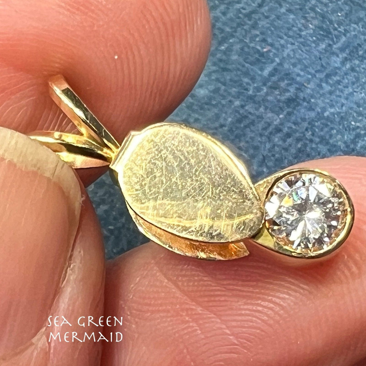 14k Yellow Gold Jeweler's LOUPE Magnifier Pendant. Opens! *TINY*