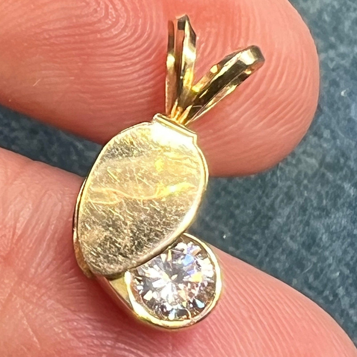 14k Yellow Gold Jeweler's LOUPE Magnifier Pendant. Opens! *TINY*