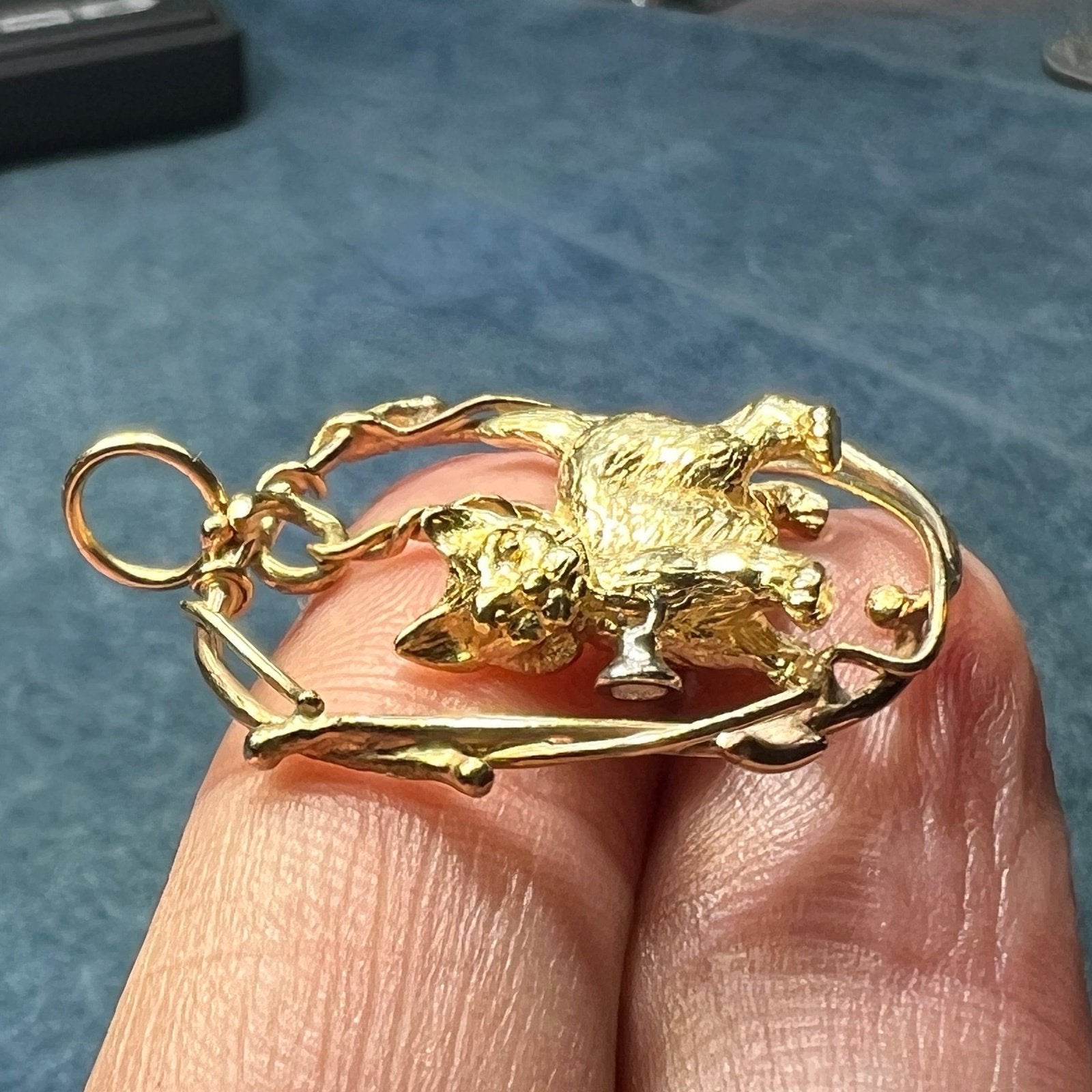 14k Yellow Gold Kitty Cat Suspended in Circle Pendant. 1.3" + 7g