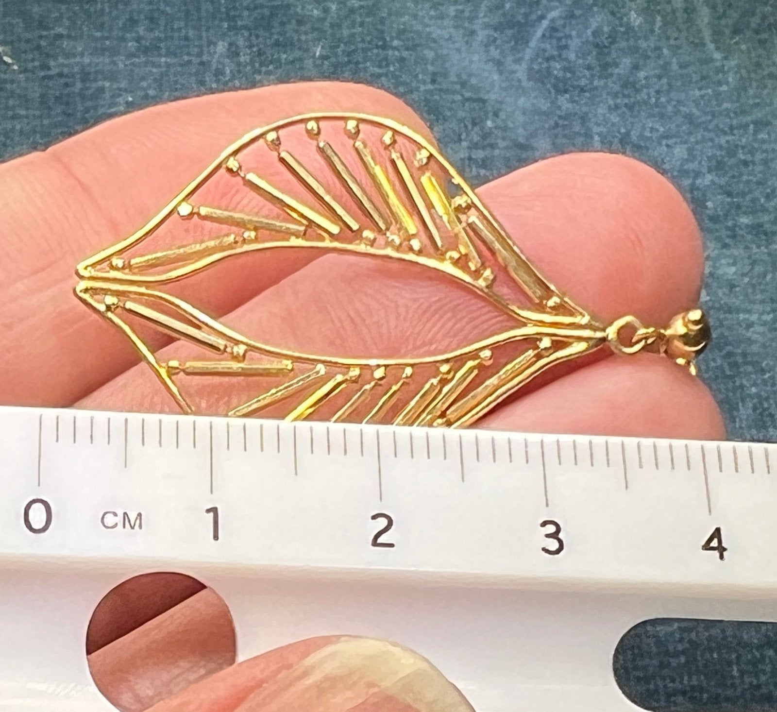14k Yellow Gold Leaf Outline Statement Earrings. 1.5" Large