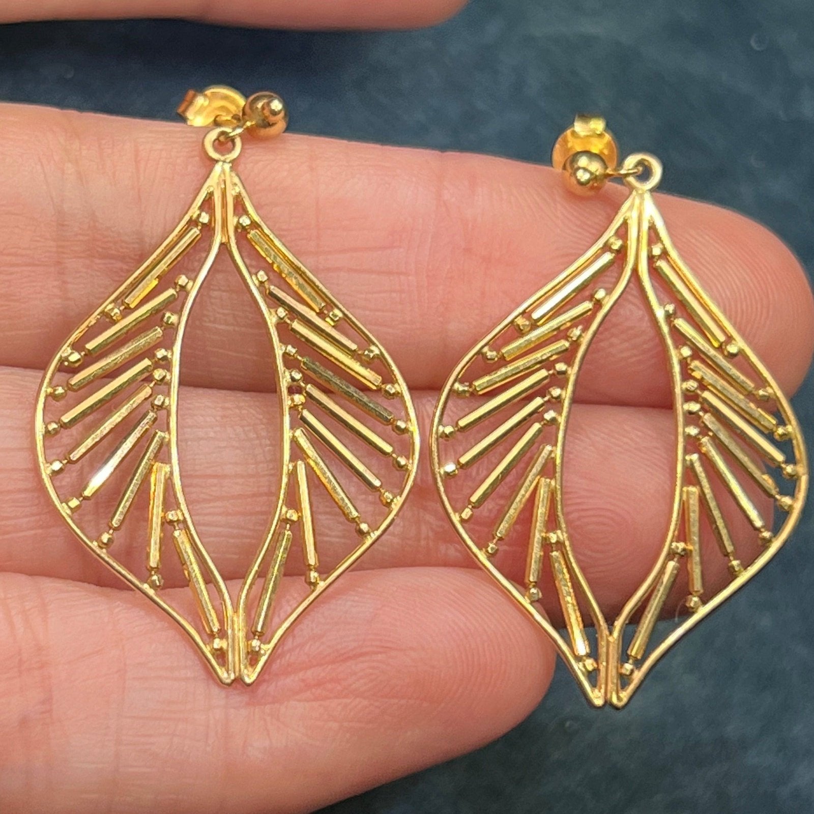 14k Yellow Gold Leaf Outline Statement Earrings. 1.5" Large