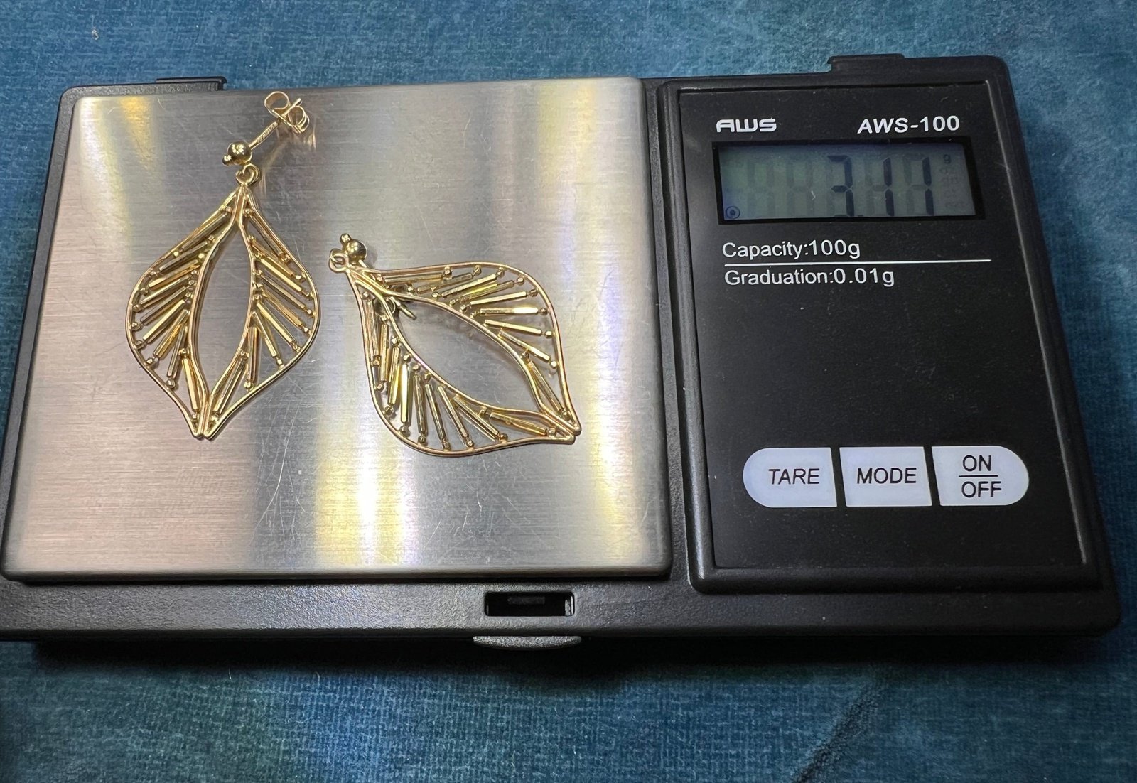 14k Yellow Gold Leaf Outline Statement Earrings. 1.5" Large