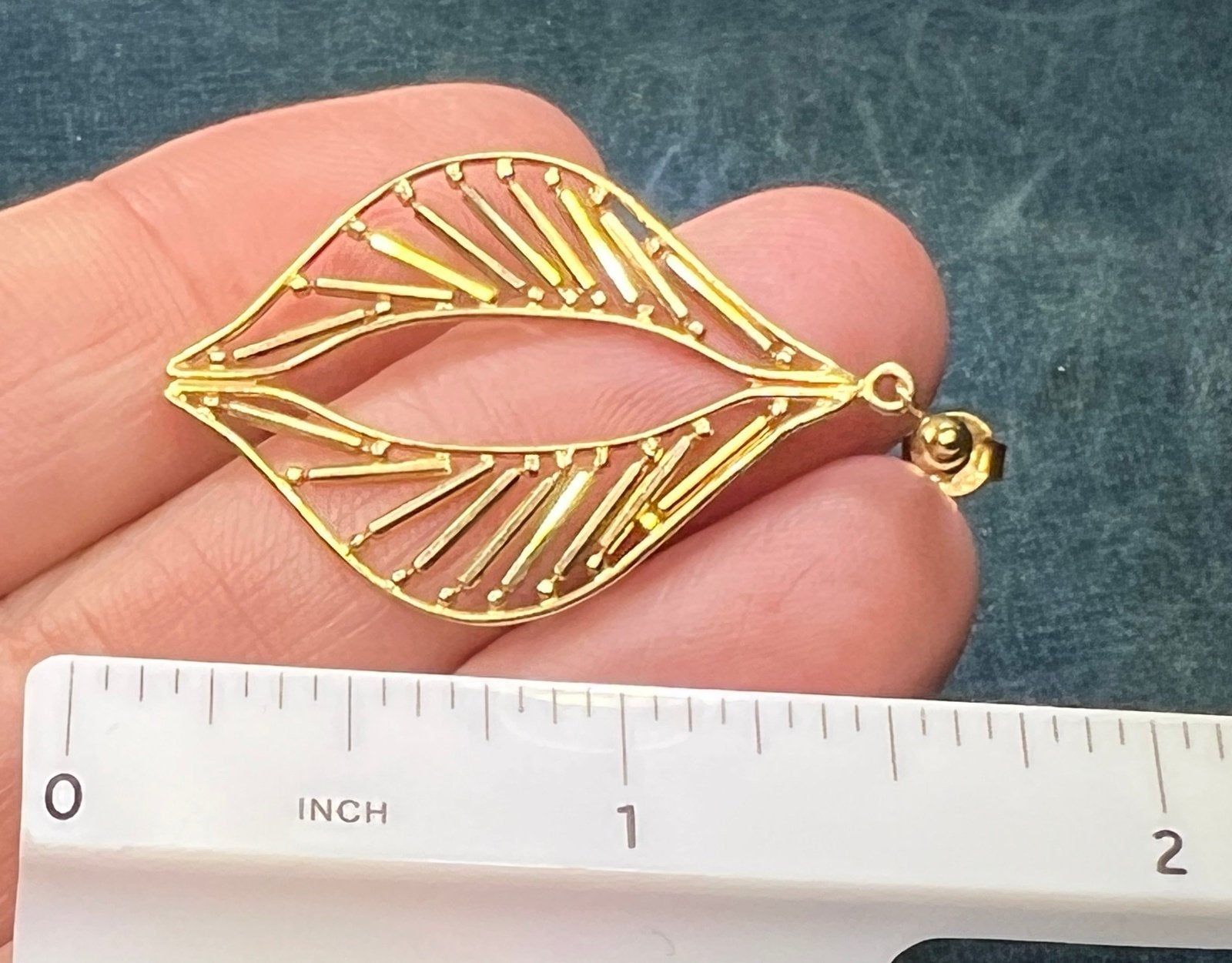 14k Yellow Gold Leaf Outline Statement Earrings. 1.5" Large