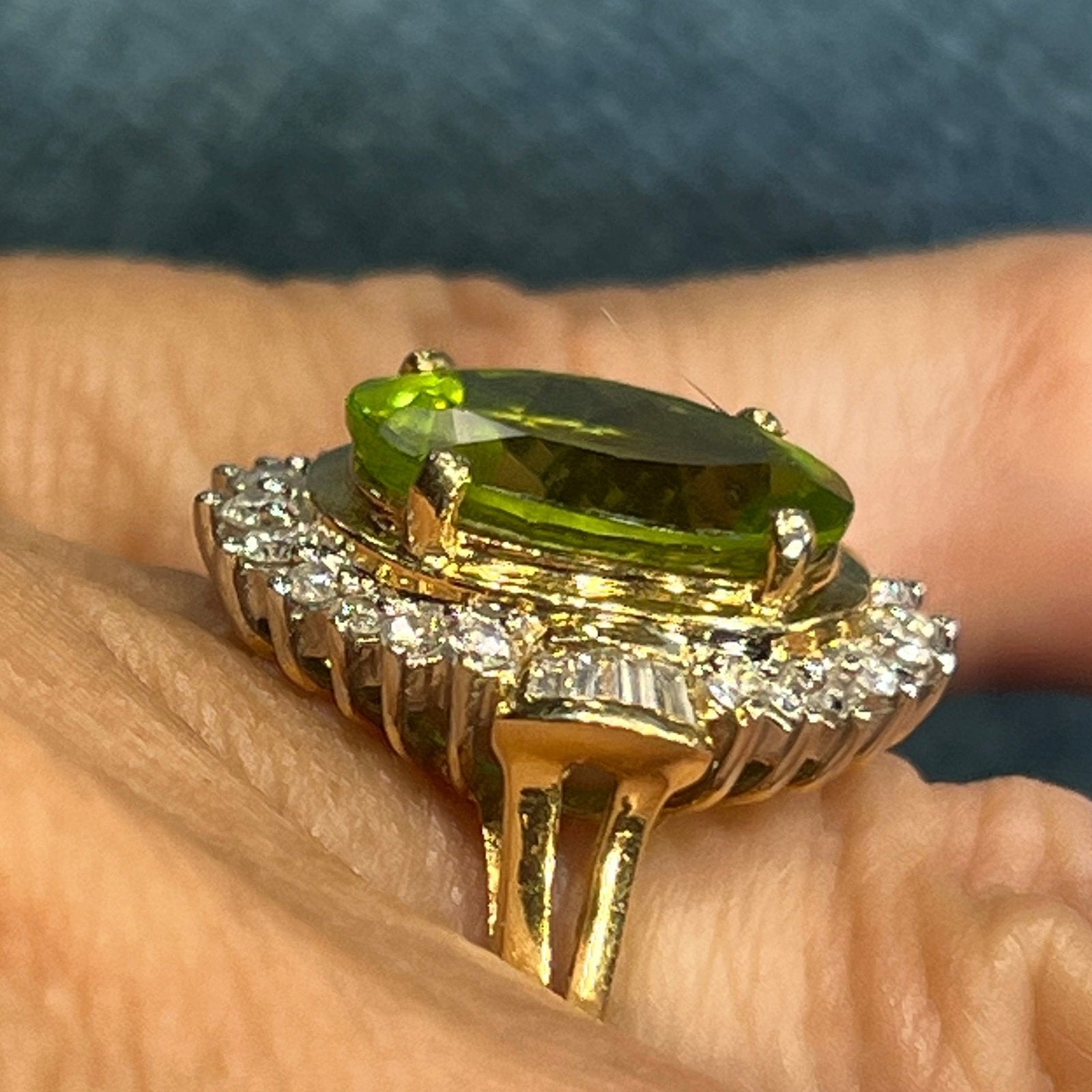 14k Yellow Gold Natural PERIDOT Princess Ring w Diamond Halo. 3/4"