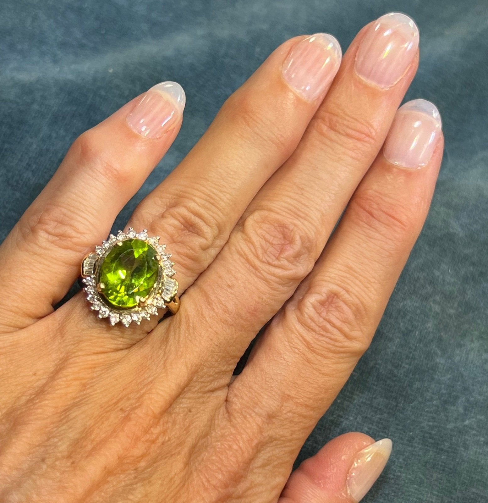 14k Yellow Gold Natural PERIDOT Princess Ring w Diamond Halo. 3/4"