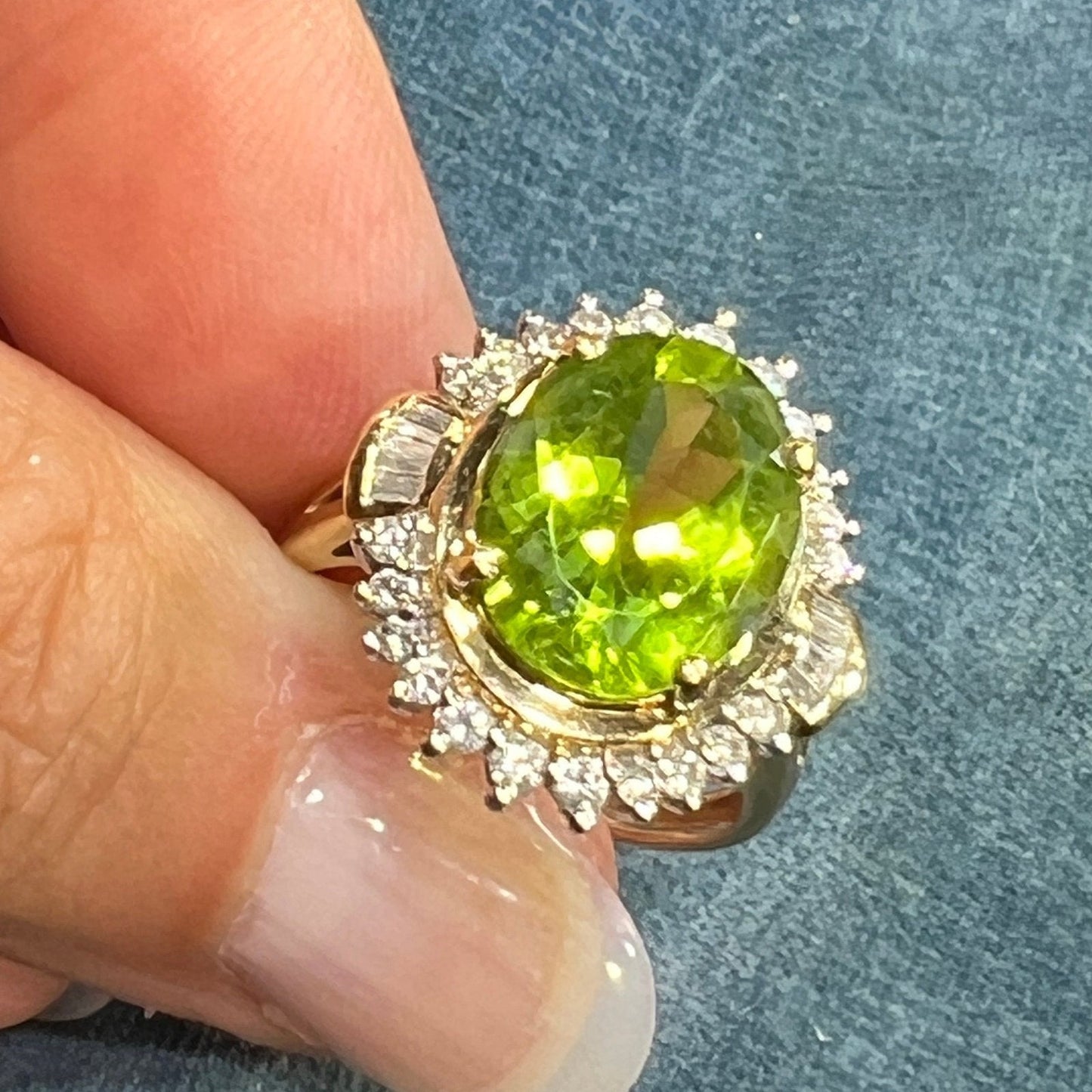 14k Yellow Gold Natural PERIDOT Princess Ring w Diamond Halo. 3/4"