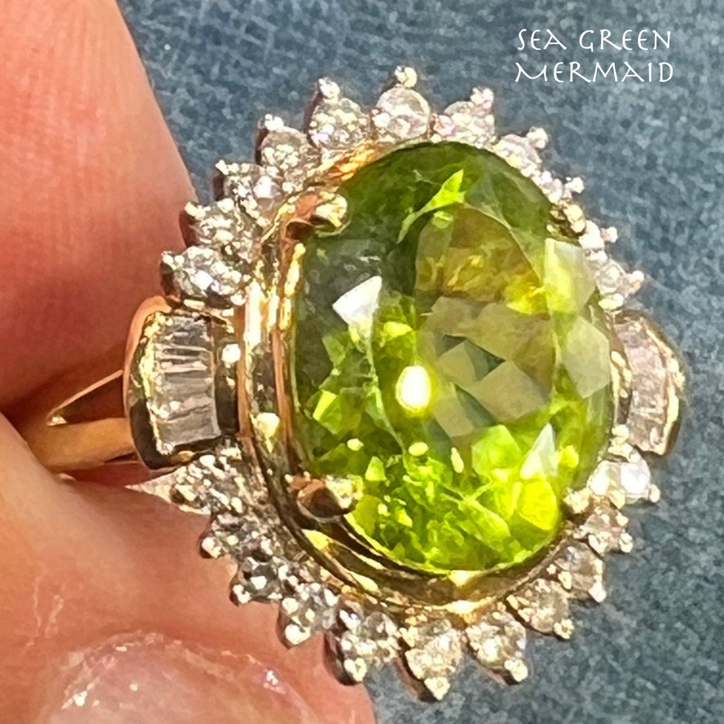 14k Yellow Gold Natural PERIDOT Princess Ring w Diamond Halo. 3/4"