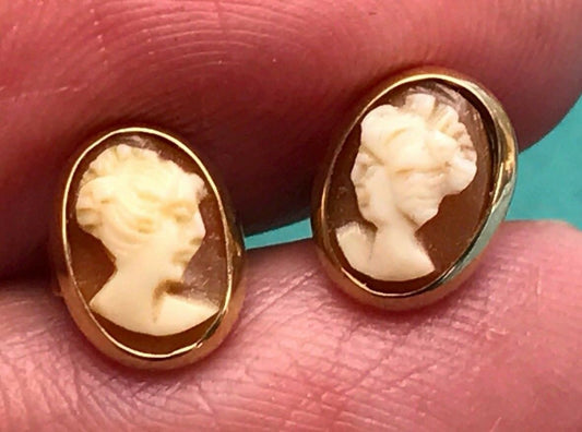 14k Yellow Gold Natural Shell Cameo Stud Earrings. Classic & Bezel Set -PK4L0