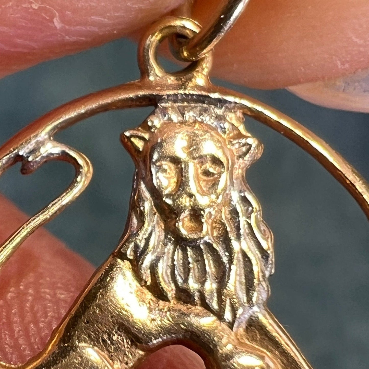 14k Yellow Gold Regal LION Leo Circle Pendant. Antique