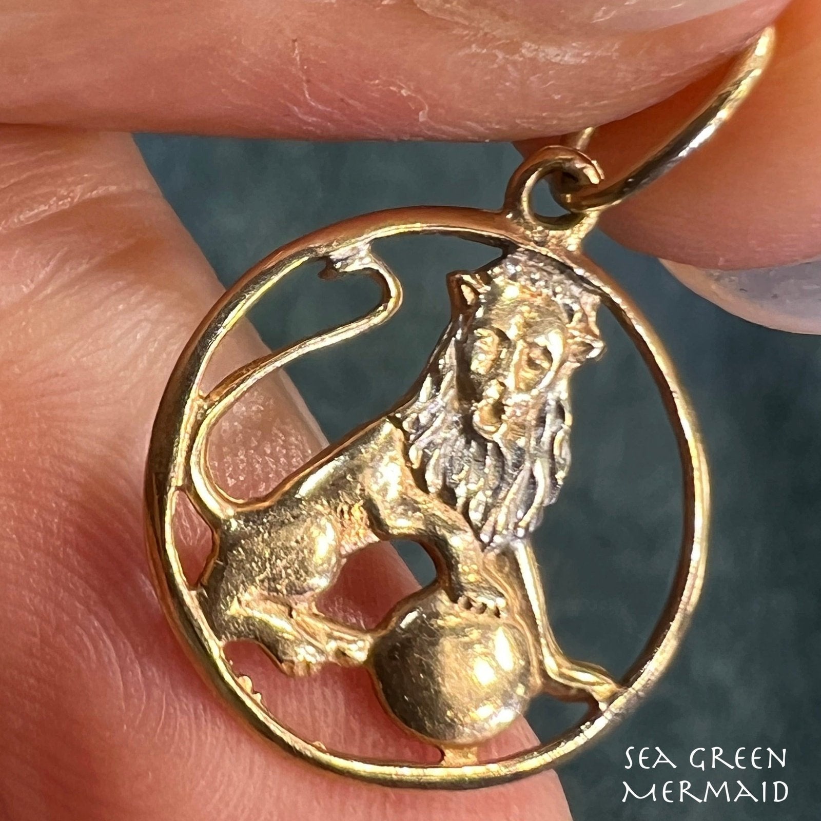 14k Yellow Gold Regal LION Leo Circle Pendant. Antique