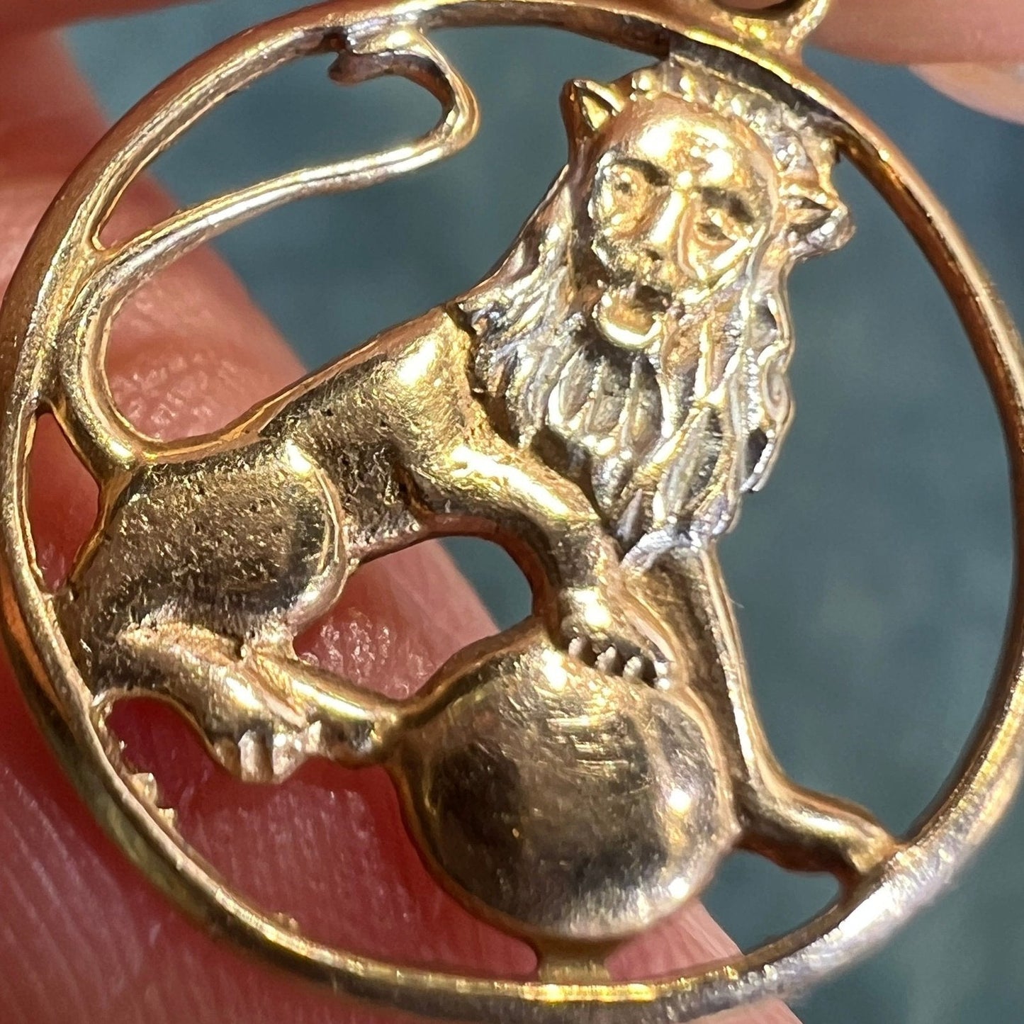 14k Yellow Gold Regal LION Leo Circle Pendant. Antique