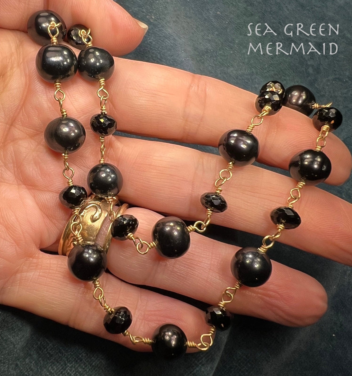 14k Gold Black Pearl + Onyx Station Chain Necklace. 26g