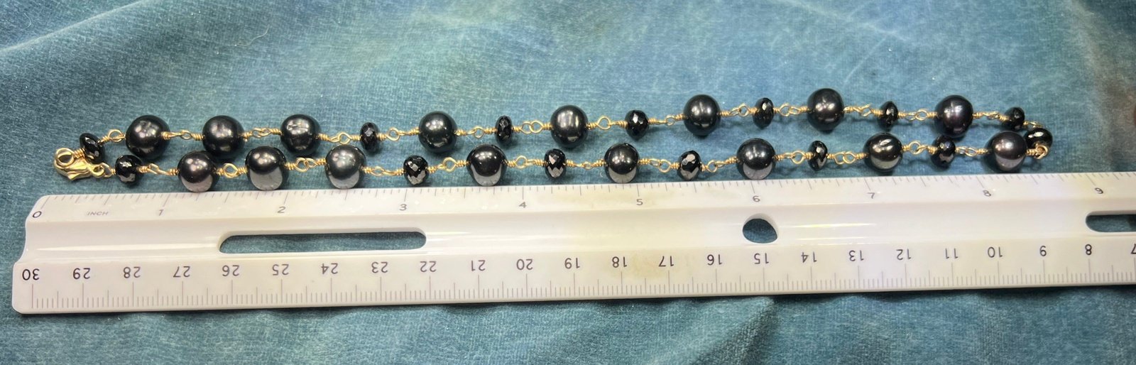 14k Gold Black Pearl + Onyx Station Chain Necklace. 26g