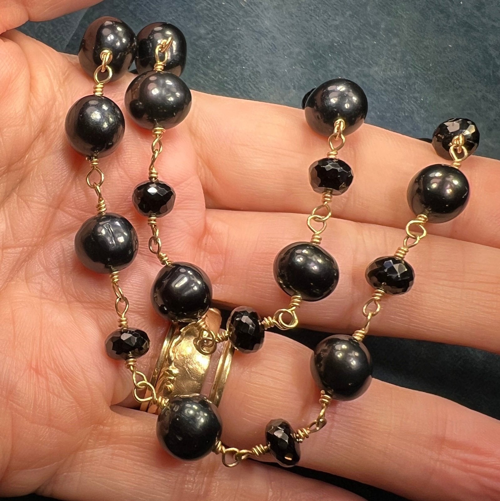 14k Gold Black Pearl + Onyx Station Chain Necklace. 26g