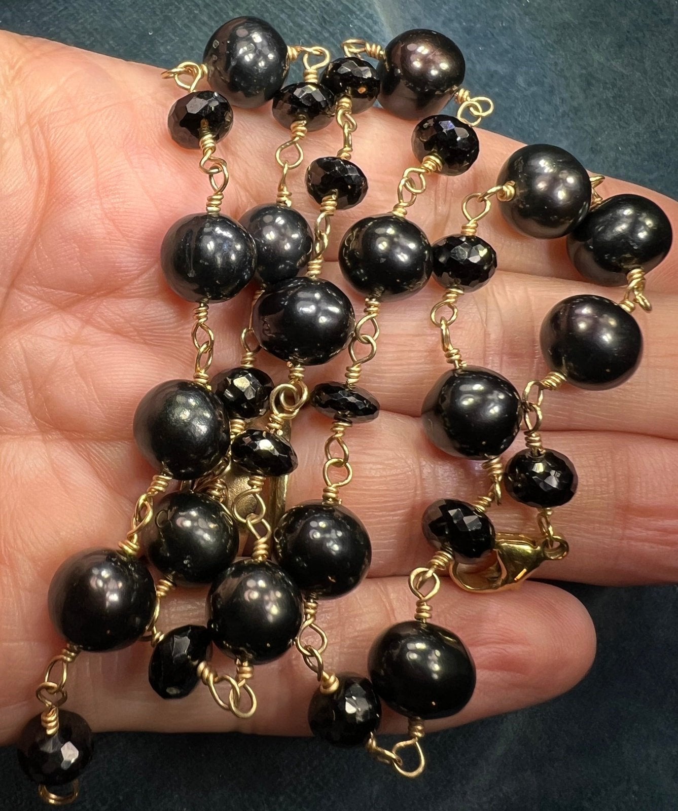 14k Gold Black Pearl + Onyx Station Chain Necklace. 26g