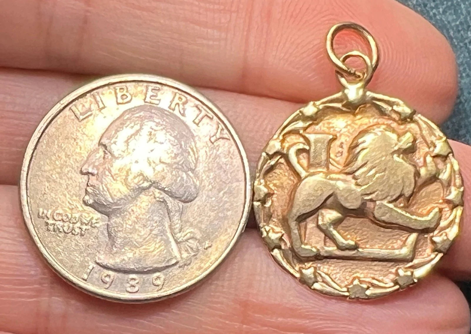 14k Gold Leo Lion Medallion Pendant w Star Halo. Astrology