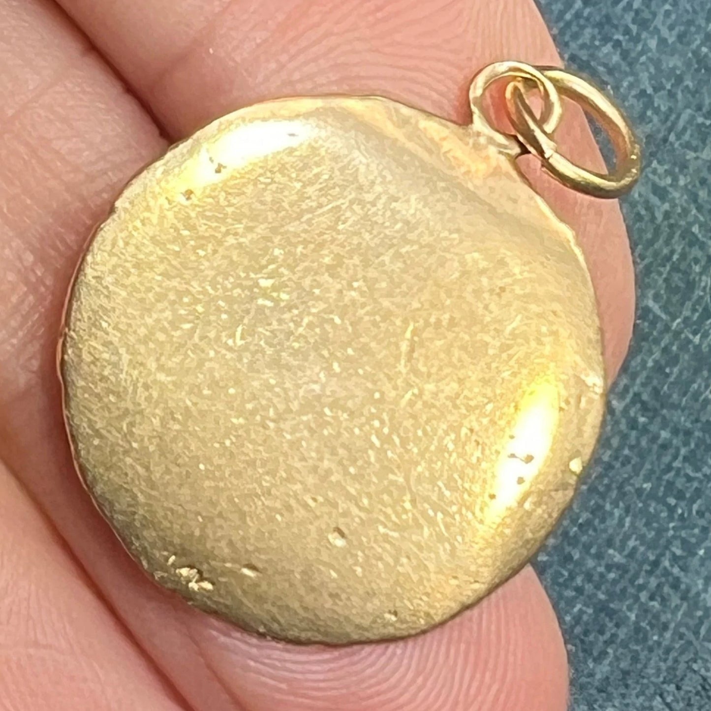 14k Gold Leo Lion Medallion Pendant w Star Halo. Astrology