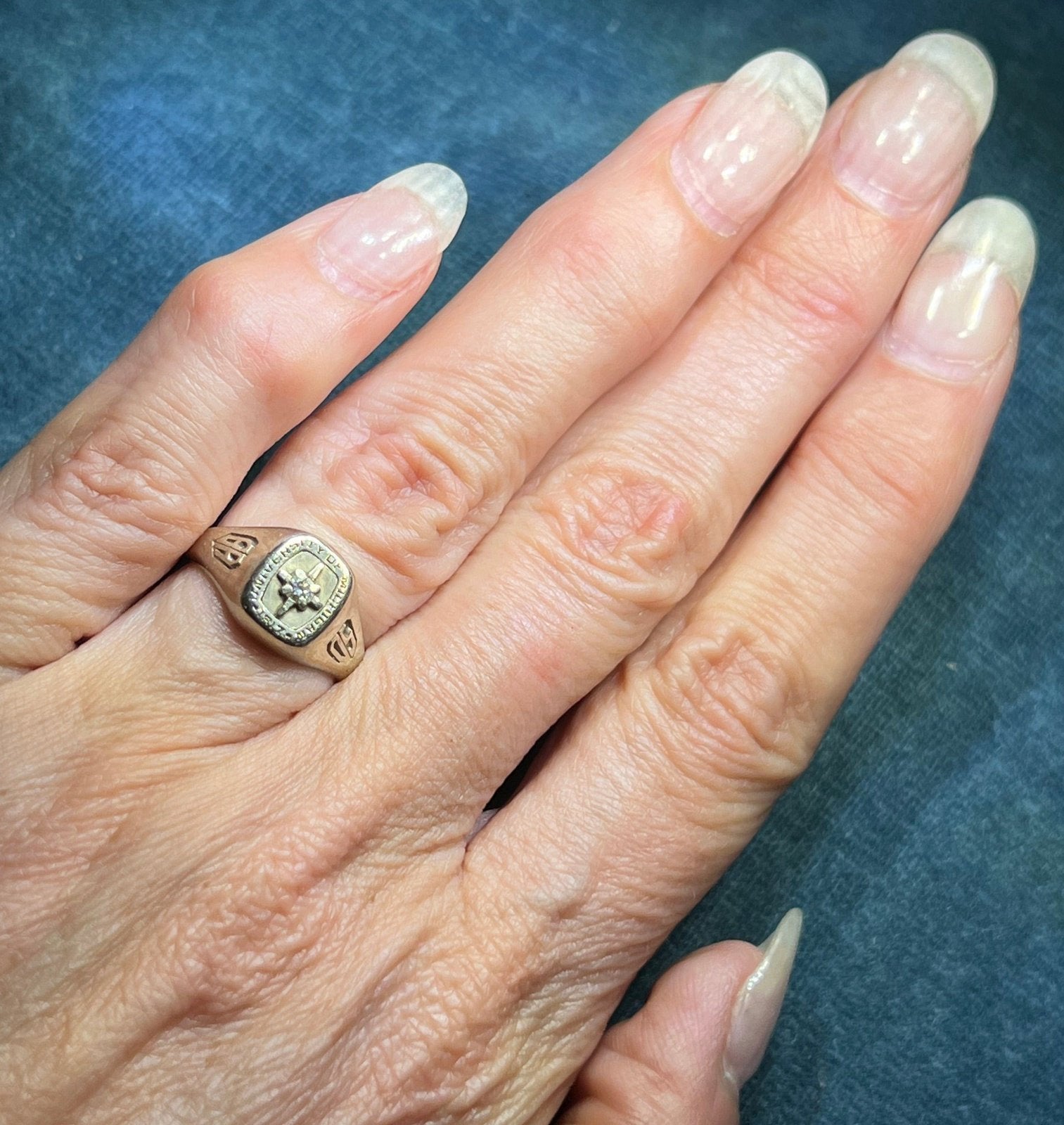 University discount signet ring