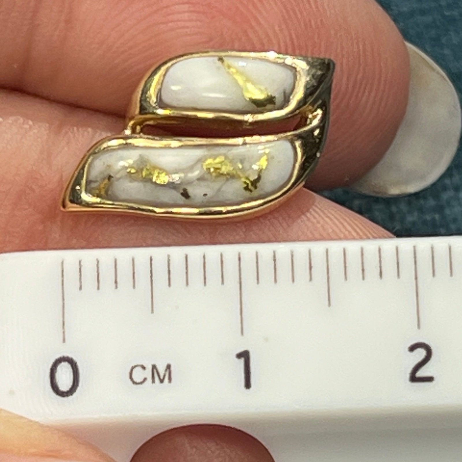 14k Yellow Alaskan Gold in Quartz Pendant. 1" Curved Bars