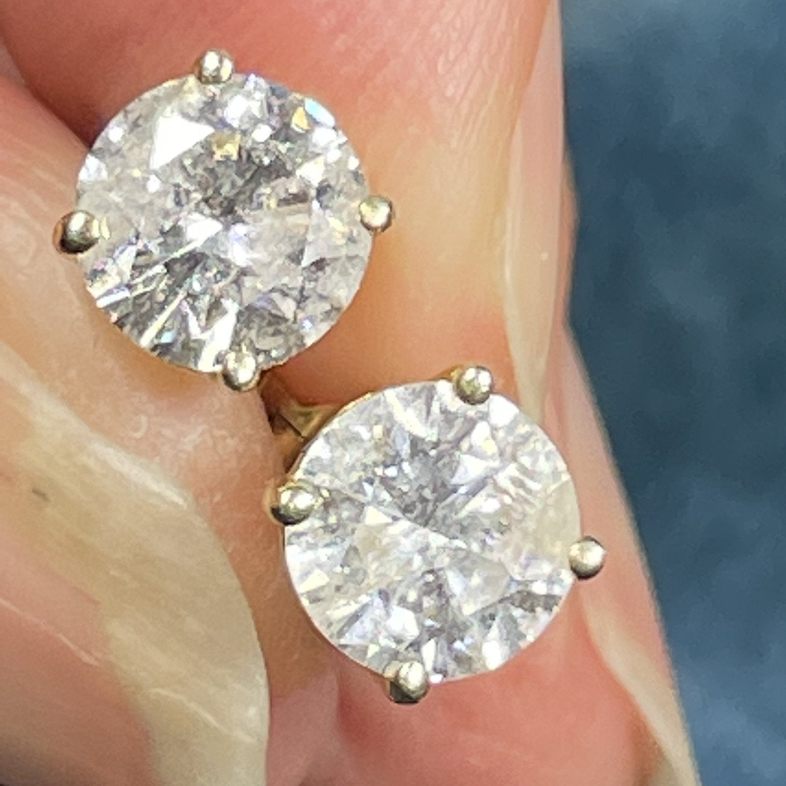 14k Yellow Gold 2.0 TCW Diamond Stud Earrings. Safety Backs