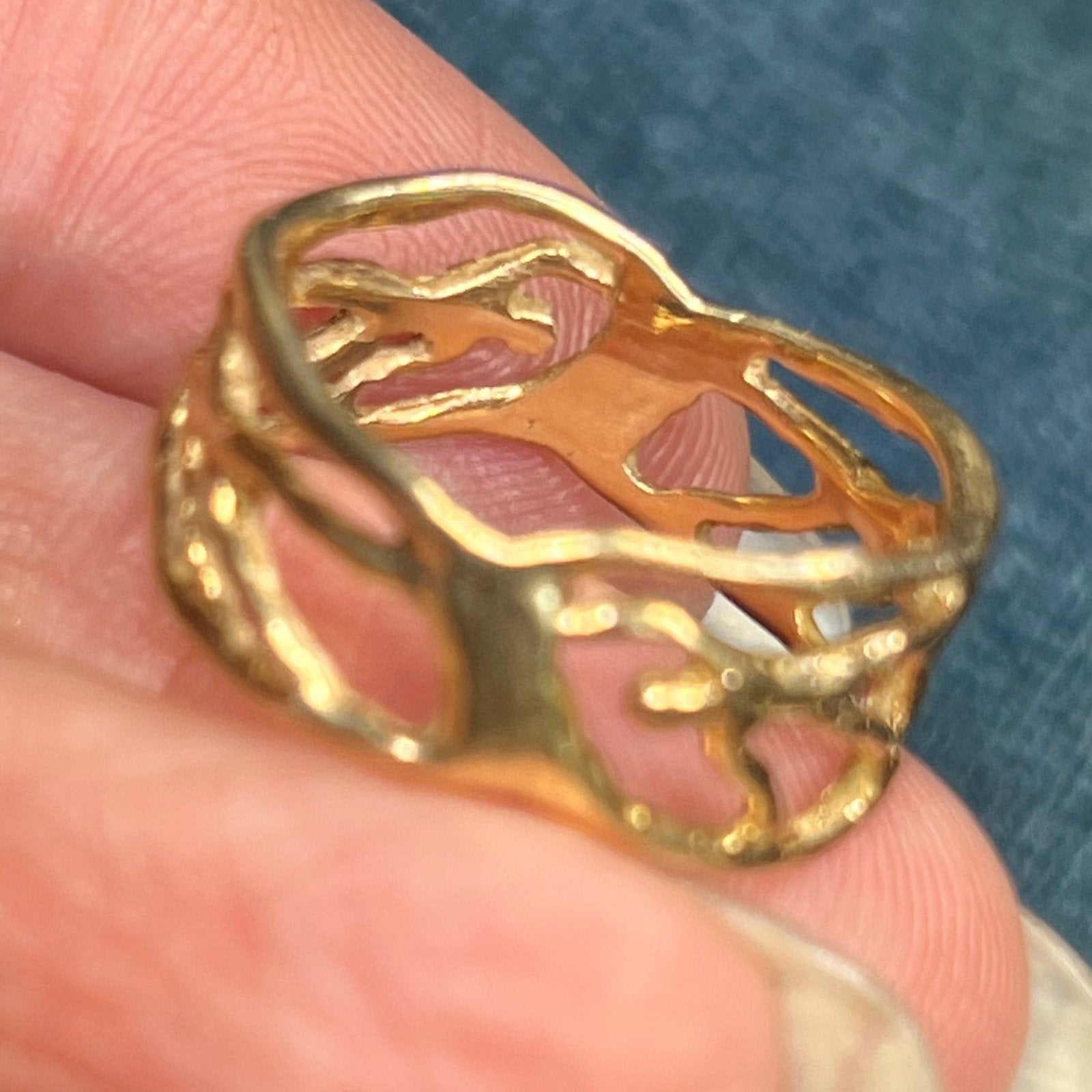 14k Yellow Gold Circle of Human Figures Bodies Ring. Wide Band