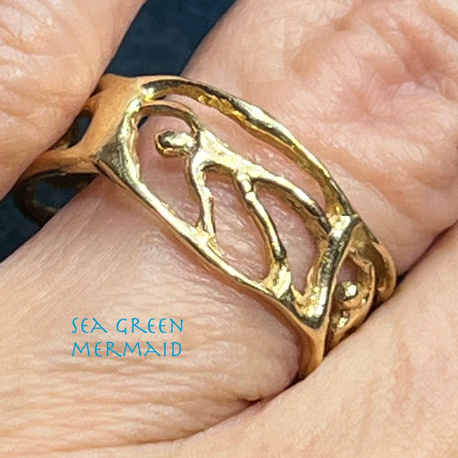 14k Yellow Gold Circle of Human Figures Bodies Ring. Wide Band