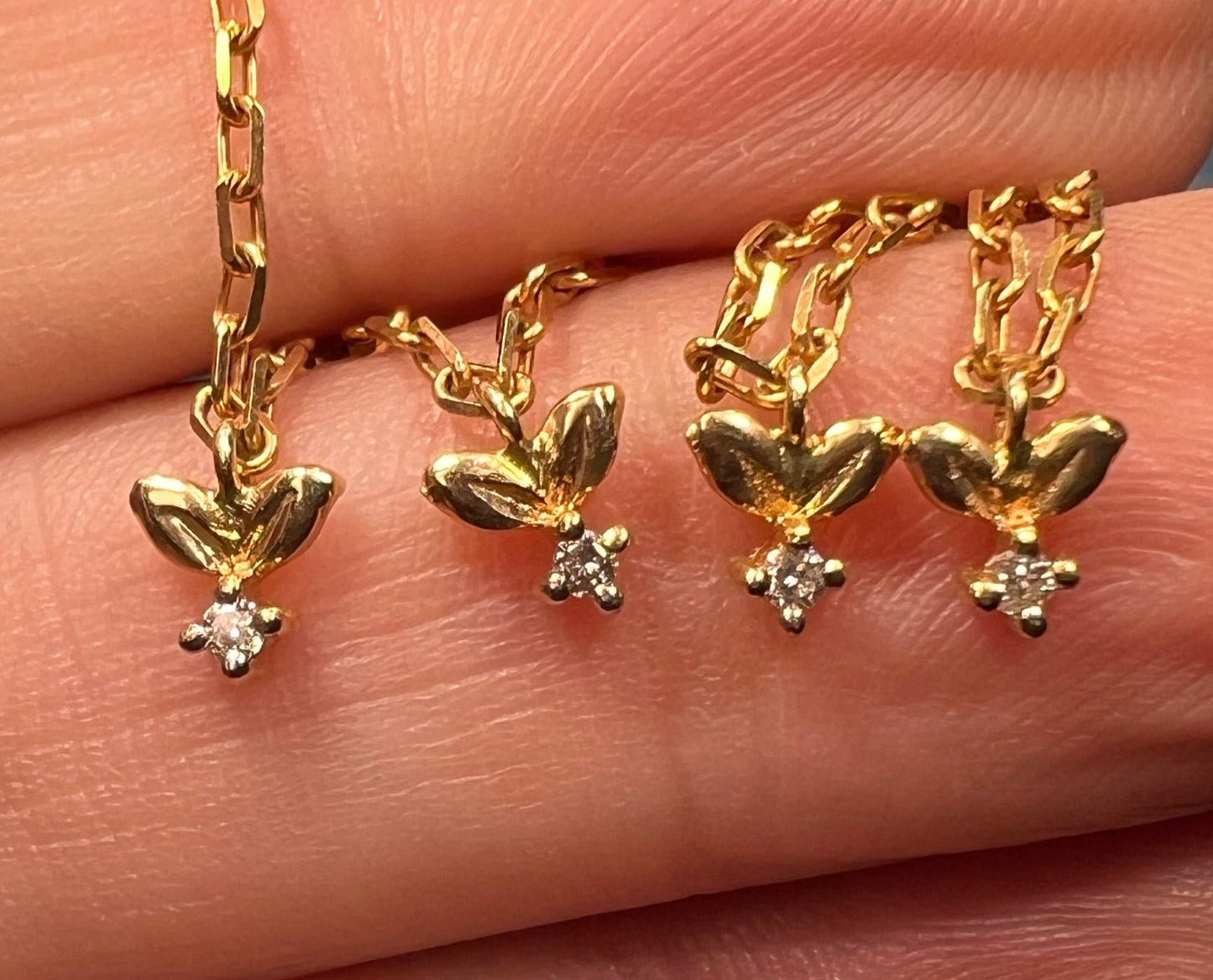 14k Yellow Gold Emerald Teardrop & Diamond Necklace. Festoon Bib