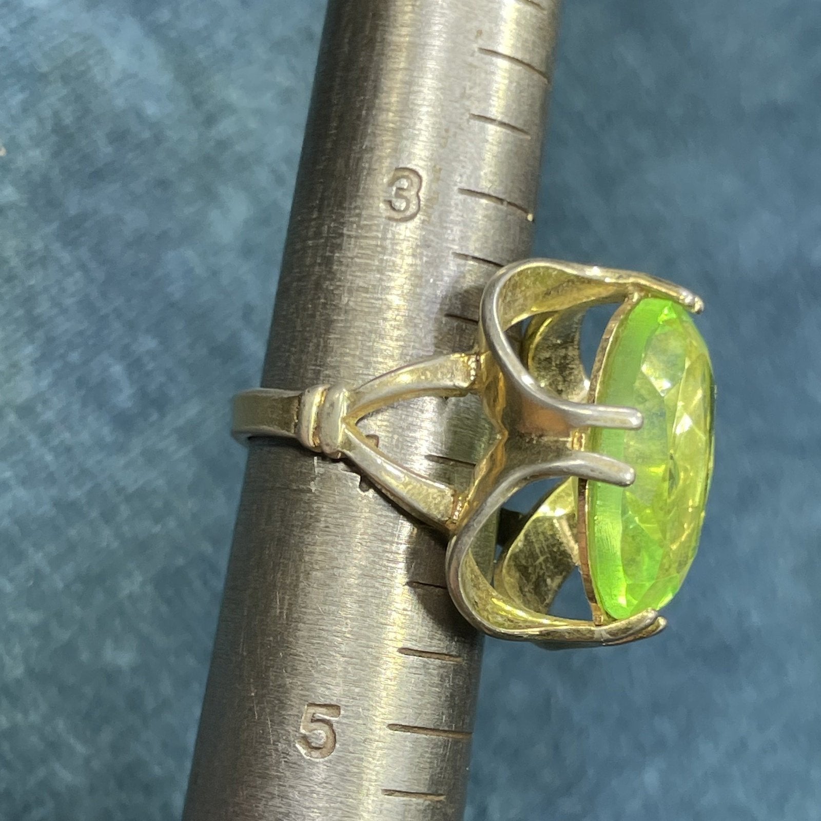 14k Yellow Gold HGE Lime Green Peridot Quartz Costume Ring Sea Green Mermaid