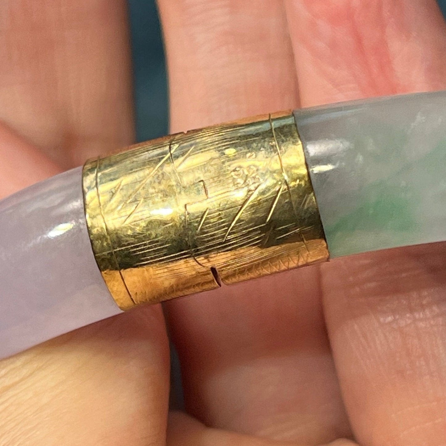 14k Yellow Gold Lavender Purple + Green Jade Carved Hinged Bangle. 39g