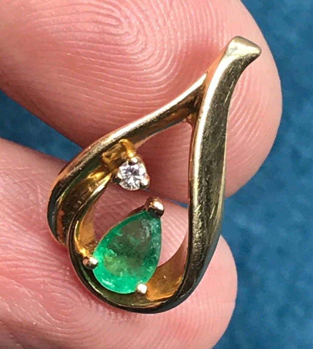 14k Yellow Gold Pendant w Natural Emerald & Diamond. 0.5 Ct Pear Cut-K7L5