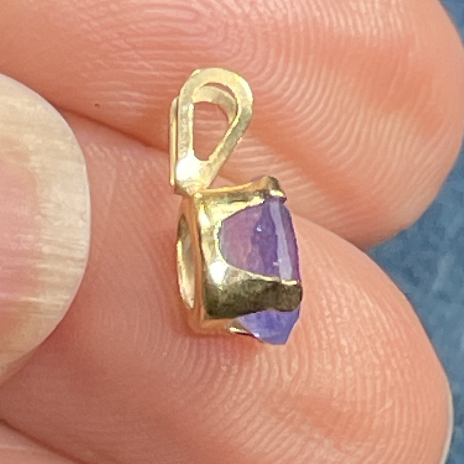 14k Yellow Gold Periwinkle Tanzanite Pendant. Small Oval