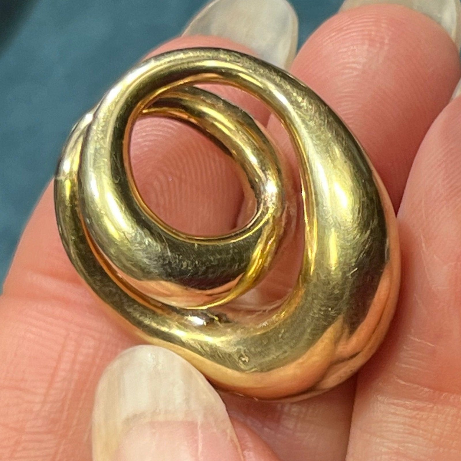 14k Yellow Gold Sculptural 3-D Circle Knot Pendant. 1.2"