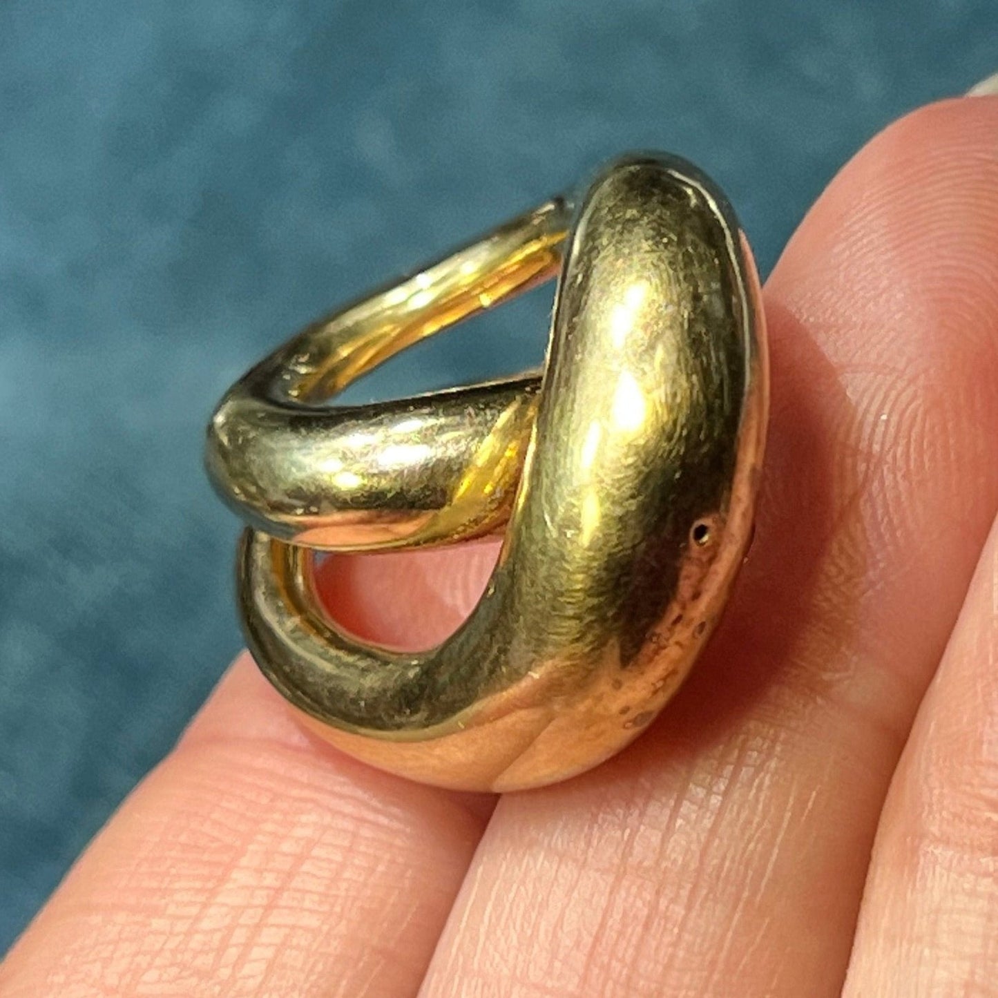 14k Yellow Gold Sculptural 3-D Circle Knot Pendant. 1.2"